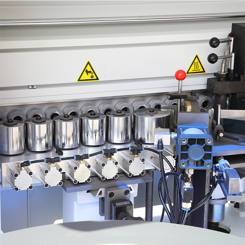 Sichere Bedienung der Kantenbandmaschine